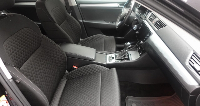Skoda Superb cena 79900 przebieg: 199085, rok produkcji 2020 z Słubice małe 154